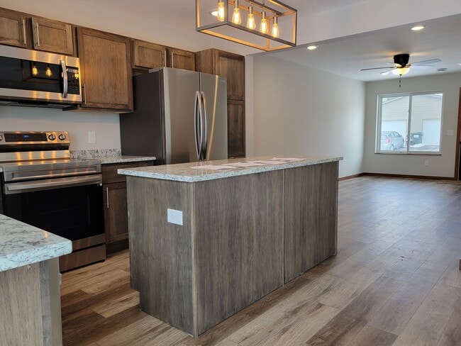 Building Photo - 420 Sierra Pl