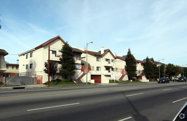 Building Photo - Desoto Pines