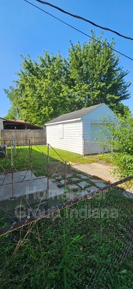 Building Photo - 1914 N Hawthorne Ln