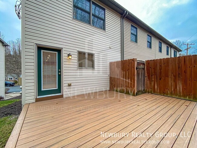 Building Photo - 2 Bedroom, 2.5 Bath Townhome - Discover th...