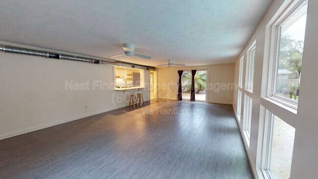 Building Photo - 1302 20th Ave N