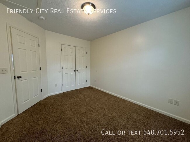 Building Photo - 1131 Lincolnshire Dr