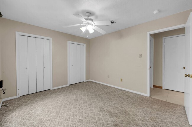 Building Photo - 284 Colonial Ct
