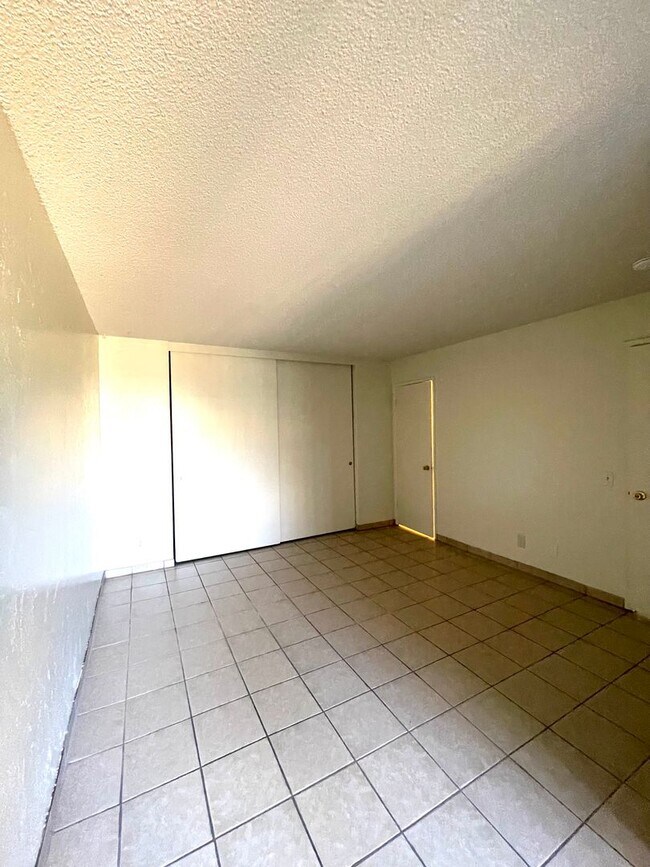 Building Photo - Welcome to this beautiful 3-bedroom, 2-bat...