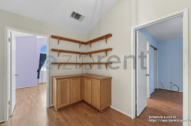 Building Photo - 14 Cider Mill Ct