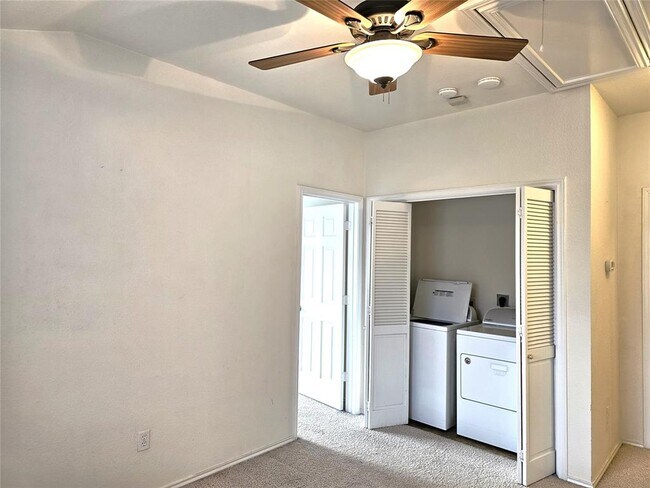 Building Photo - 9201 Brodie Ln