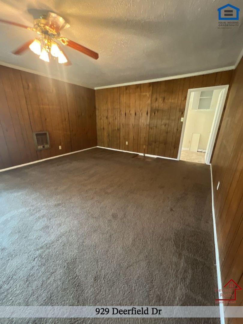 Building Photo - 929 Deerfield Dr