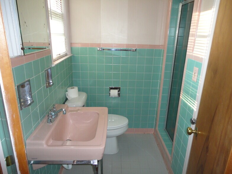 Building Photo - 1619 Jones Blvd