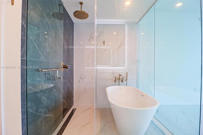 Building Photo - 700 NE 24th St