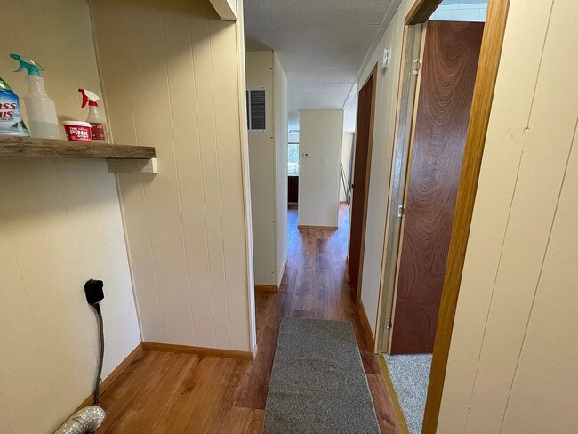 Building Photo - 2-Bedroom 1-Bath in Chinook WA **Available...