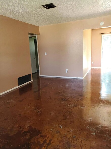 Building Photo - 1024 NW 20th St