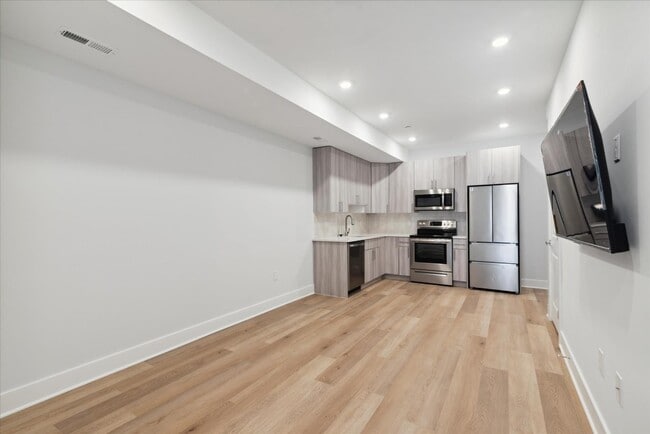 Building Photo - 3843 Haverford Ave
