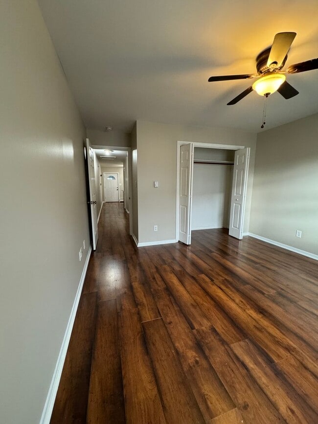 Building Photo - 400 Front St