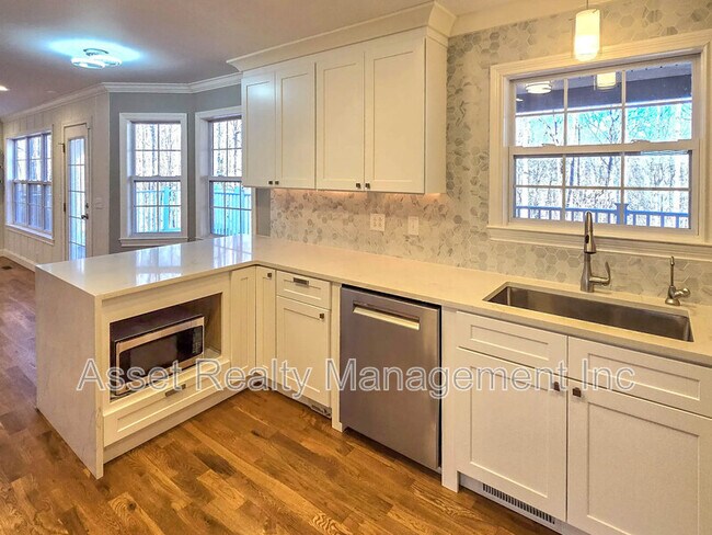 Building Photo - 12469 Daisywood Dr