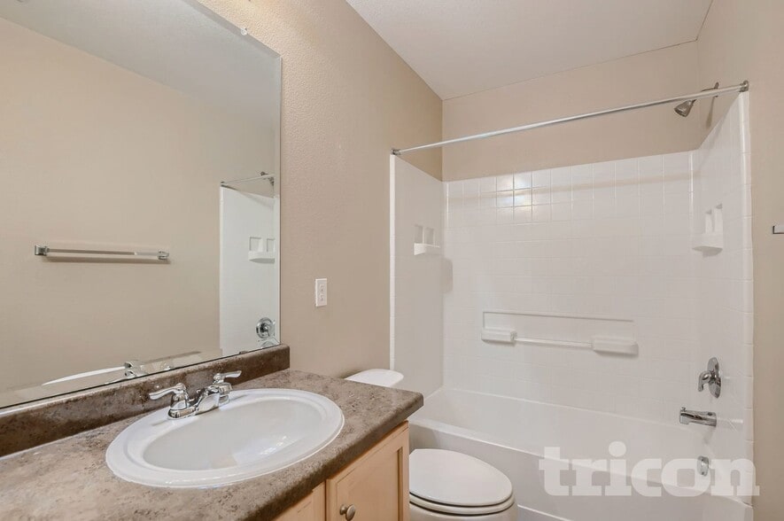 Building Photo - 2172 Willow Ct