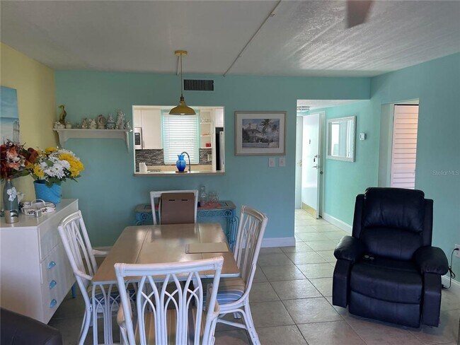 Building Photo - 464 N Paula Dr