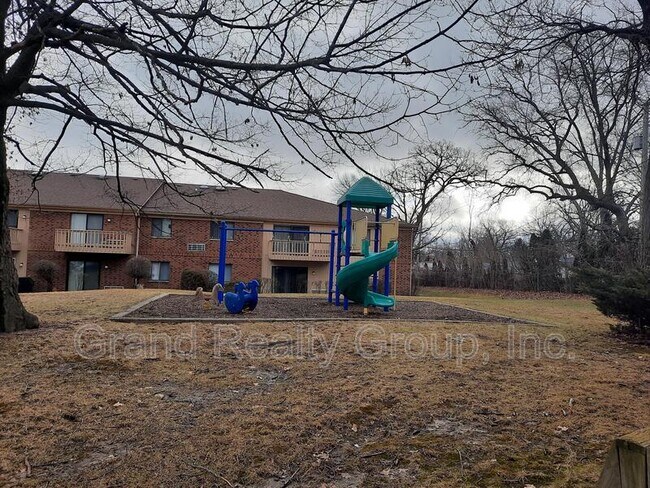 Building Photo - 33540 N Royal Oak Ln