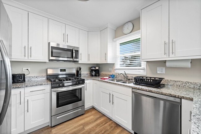 Building Photo - 820 Shawnee Dr