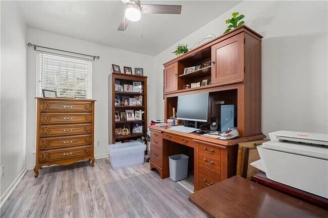 Building Photo - 2511 Club House Rd