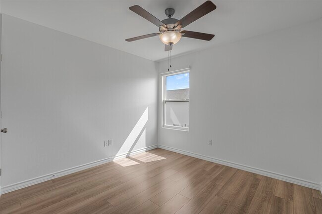 Building Photo - 9916 Bijan Dr