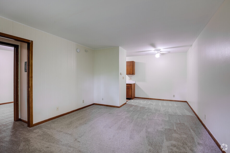 1BR, 1BA - 417 Washington Street