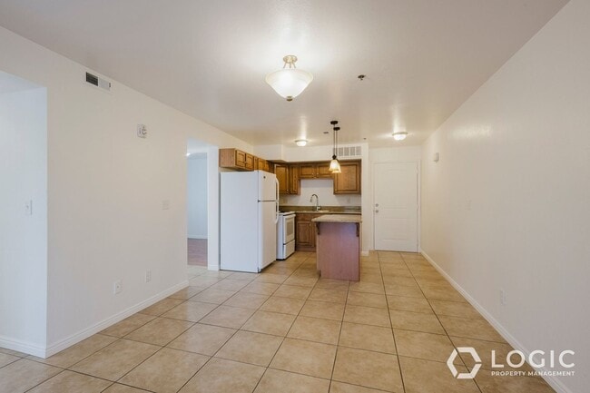 Building Photo - 1044 E 400 S