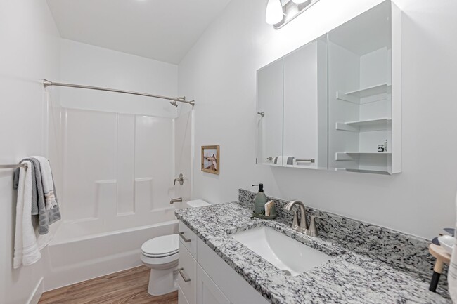 Building Photo - AVAILABLE TODAY - 3 Bed 2.5 Bath Townhome ...