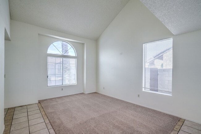 Building Photo - 2-story Home with 4 Bedrooms in the Northeast Area
