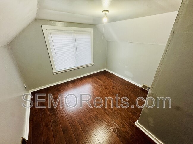 Building Photo - 301 S Spring St