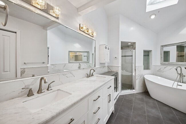 Building Photo - 11 Hudson Terrace