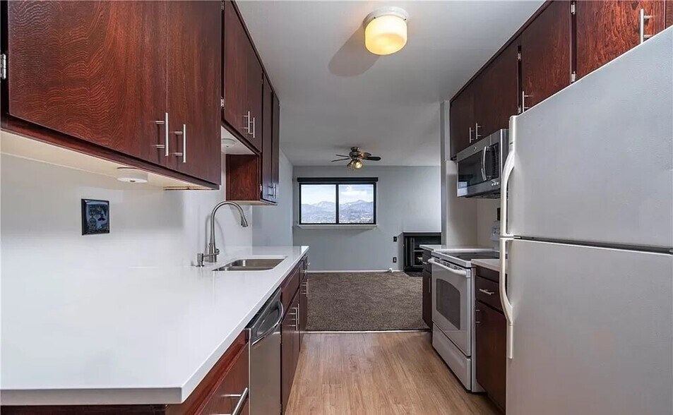 Building Photo - 2929 Waverly Dr