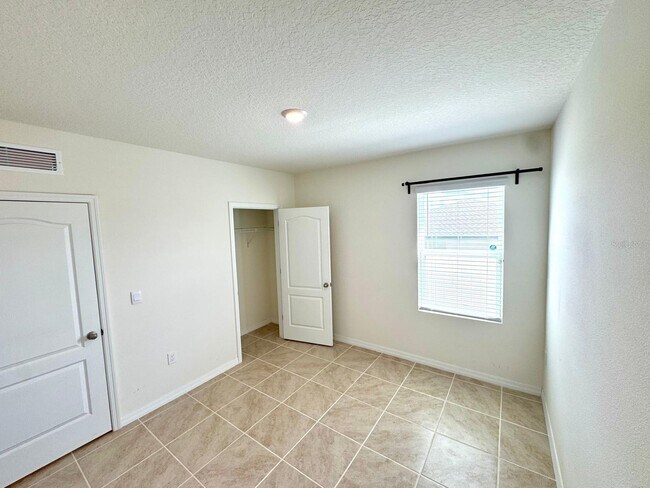 Building Photo - 2109 Doe Run Dr