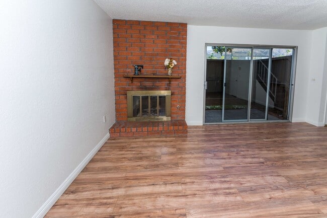 Building Photo - >>>>> TWO BEDROOM 1.5 BATHS TOWN-HOME STYL...