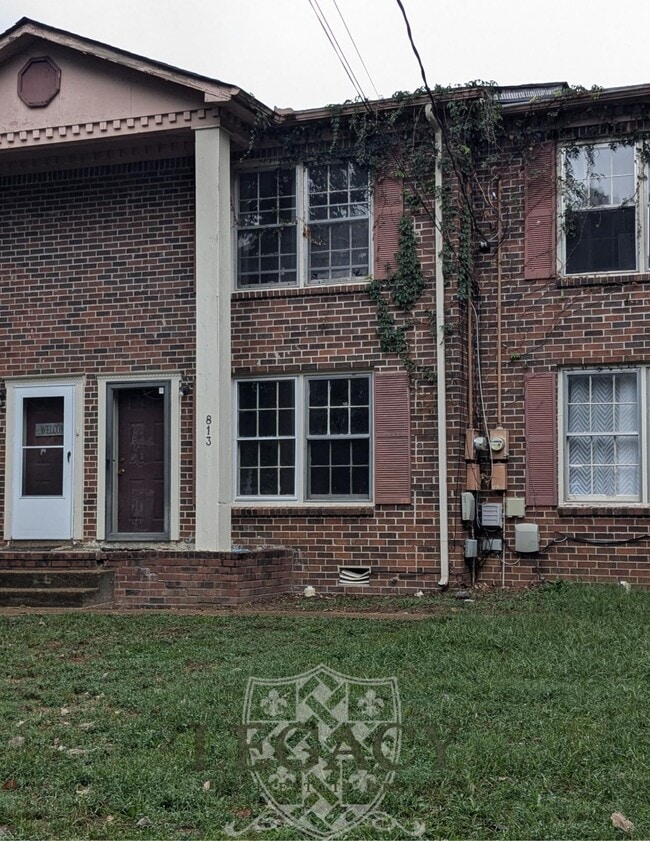 Building Photo - 813 Holder Ct