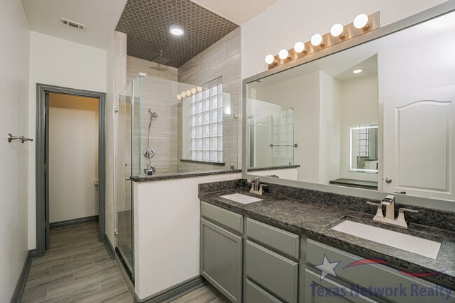 Building Photo - 7611 Presidio Haven