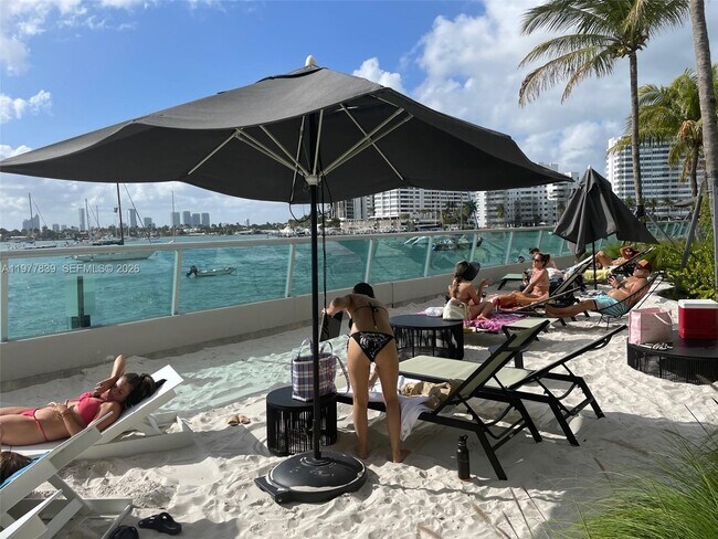 Building Photo - 1500 Bay Rd