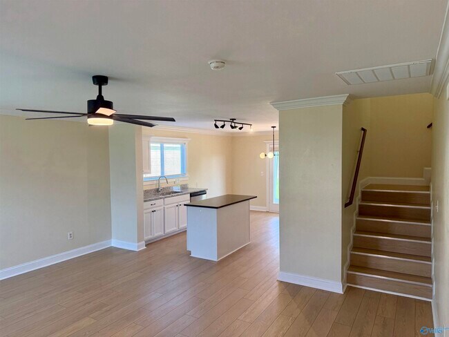 Building Photo - 226 Dormont Dr NE