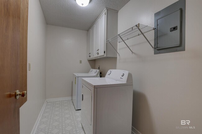 Building Photo - 12 Lancers Ln