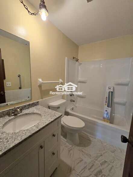 Building Photo - 32 Woodpecker Ridge Rd