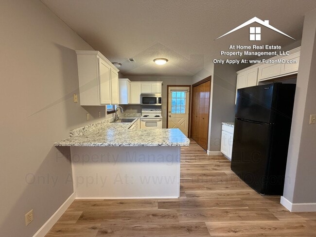Building Photo - 2711 Mayflower Dr