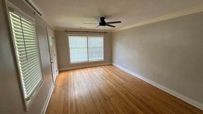 Building Photo - 907 Echles St