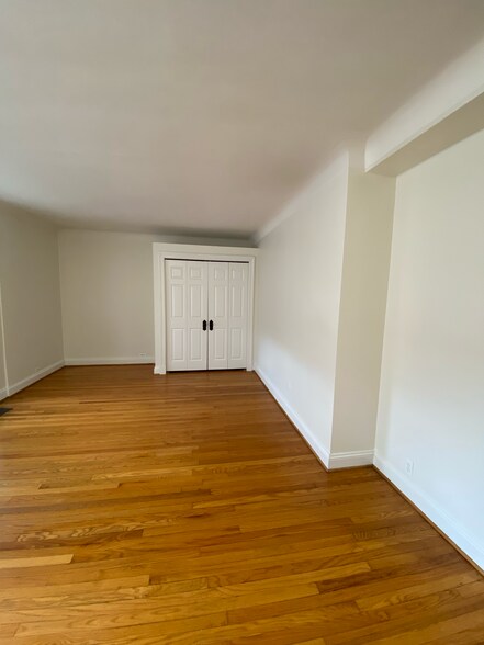 Building Photo - 15 E Kirby St