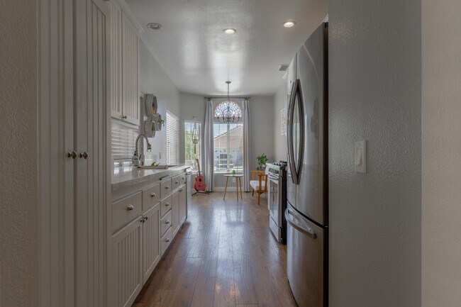 Building Photo - 27263 Family Cir