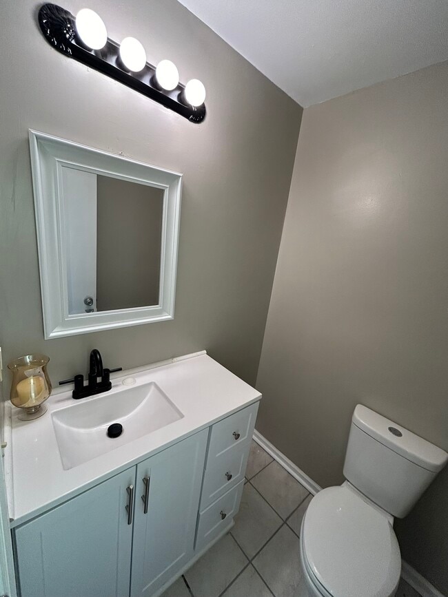 Building Photo - 108 Pinecrest Loop