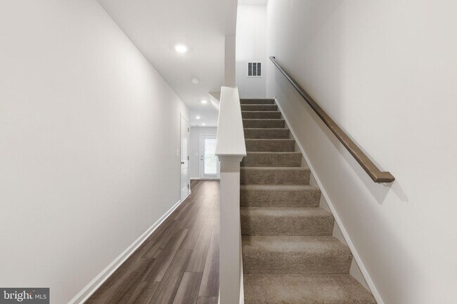 Building Photo - 105 Milburn Dr
