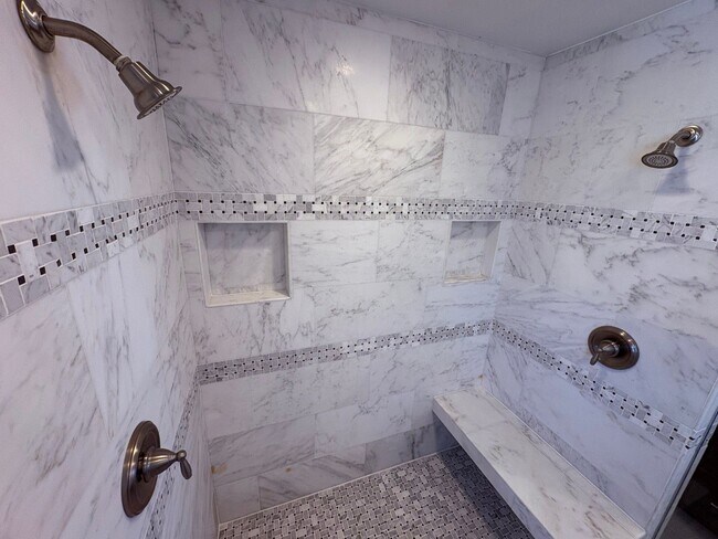 Building Photo - Upgraded 3 bedroom, 2 1/2 bath home with HUGE private yard.  This is a true hidden gem.