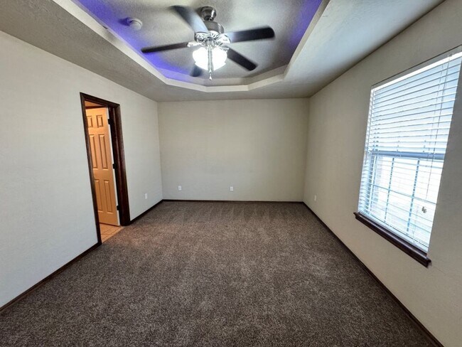 Building Photo - 15012 Kyle Dr