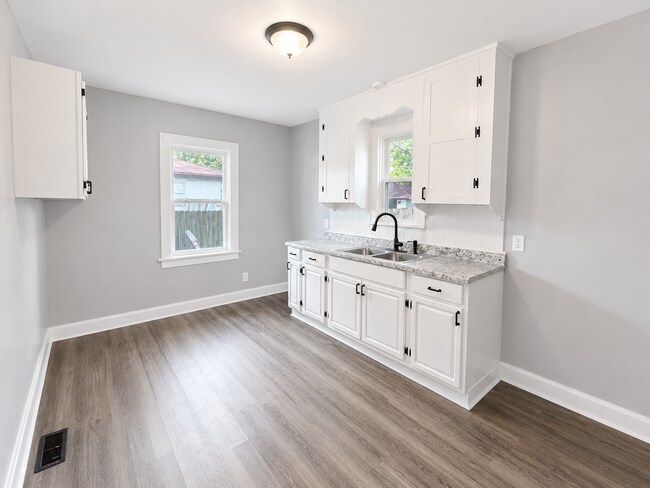 Building Photo - Charming North Linden Home with Fenced Backyard