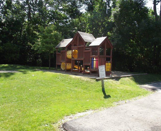 Building Photo - Lake Bluff Apartment Homes