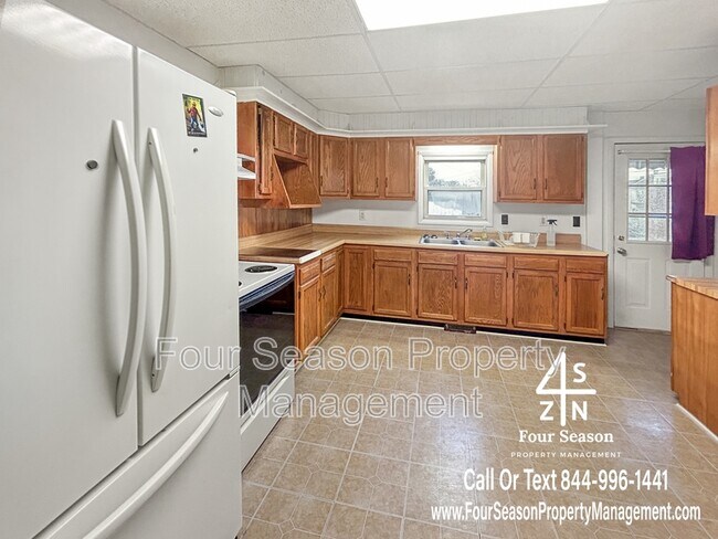 Building Photo - 338 S Locust St